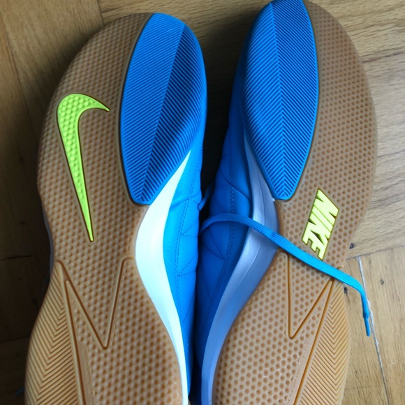 Nike indoor futsal shoes blue white and lime green - Picture 3 of 6